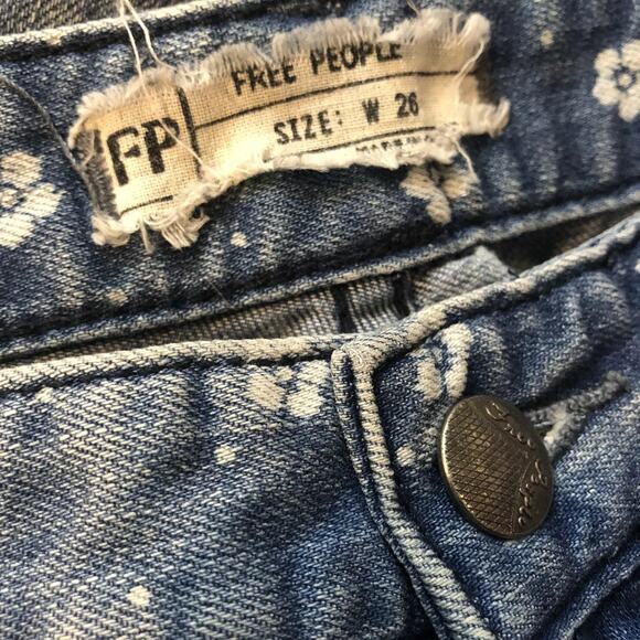 Free People Blue & White Ditsy Flower Crop Cropped Jeans 26 - Picture 5 of 7